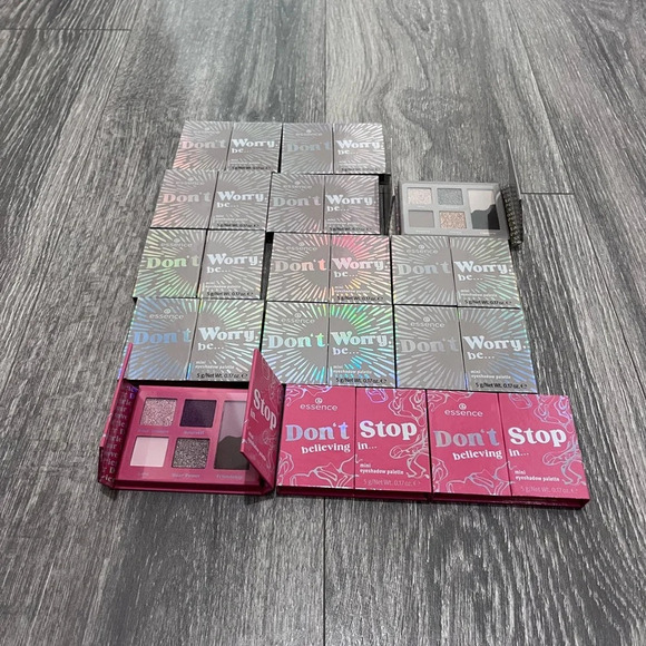 Bundle of 14 eyeshadow palettes - 100% new and unused NWT